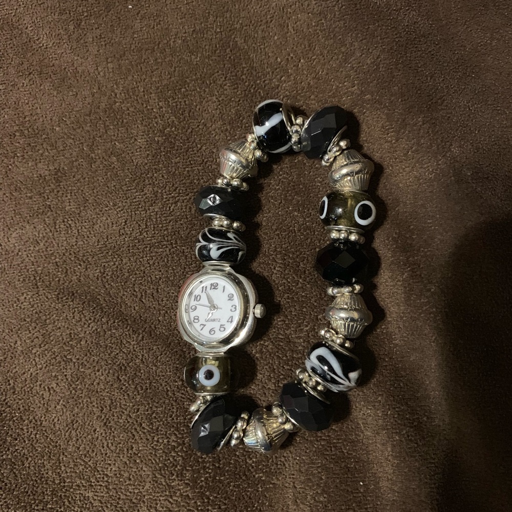 Watch- needs battery - Picture 2 of 2